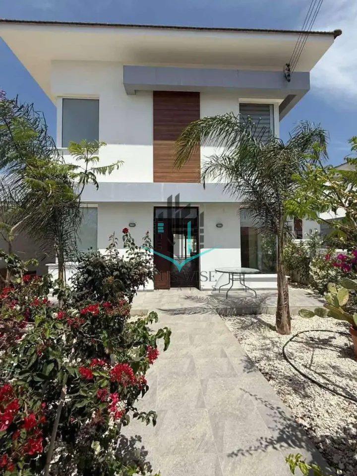 4-bedroom villa for rent 230 m² in Larnaca, Oroklini