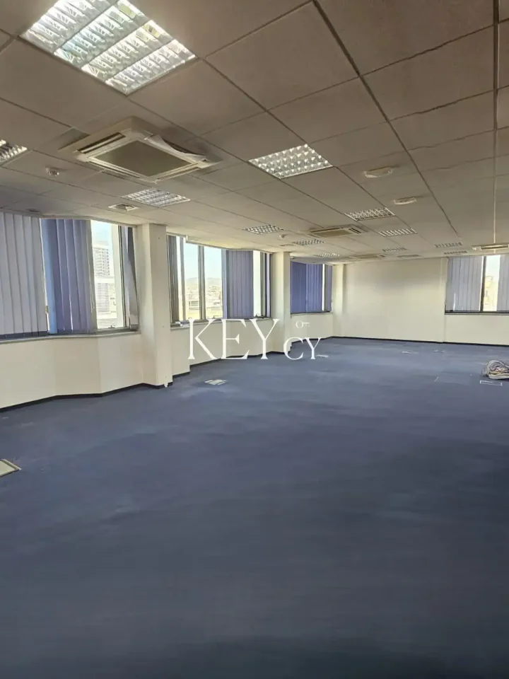 Office 265 m² for rent in Limassol, Limassol - Apostolos Andreas