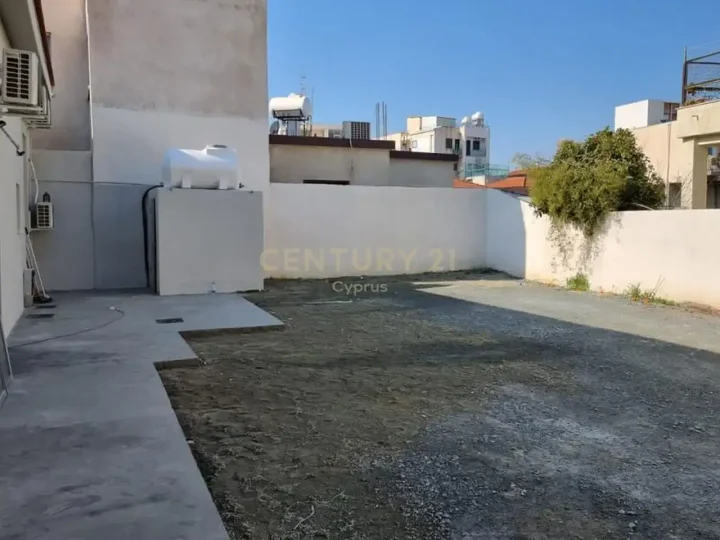 Office 140 m² for rent in Limassol, Limassol - Agia Zoni