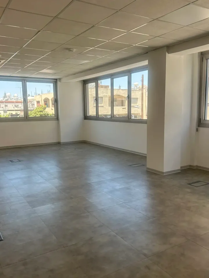 Office 396 m² for rent in Limassol, Limassol - Petrou Kai Pavlou