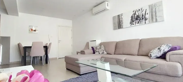 2-bedroom apartments for rent 90 m² in Larnaca, Larnaka - Finikoudes