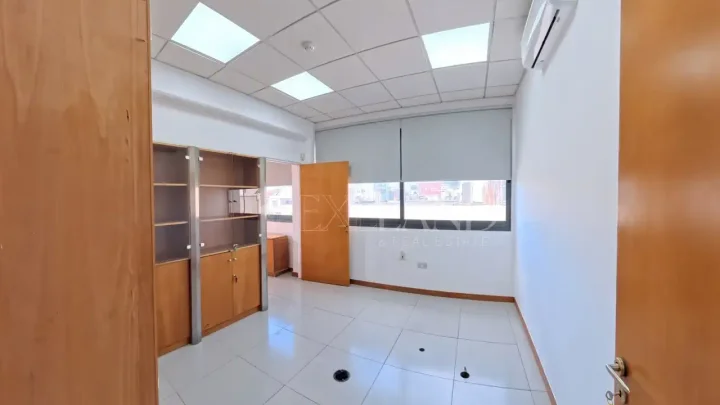 Office 200 m² for rent in Limassol, Limassol - Agia Fyla