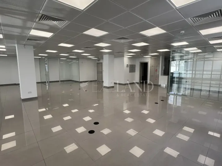 Office 242 m² for rent in Limassol, Limassol - Neapolis