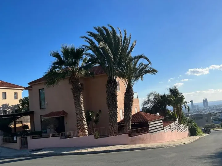 Villa for rent 300 m² in Limassol, Germasogeia