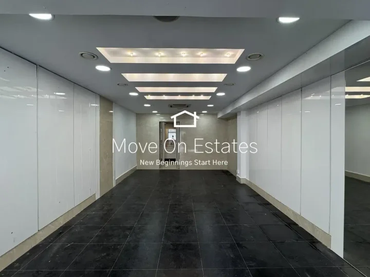 Trading area 60 m² for rent in Larnaca, Larnaka - Skala