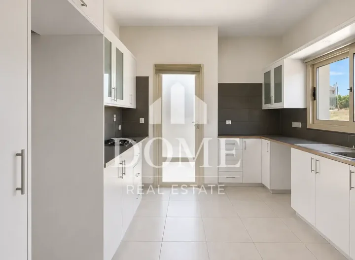 4-bedroom villa for rent 185 m² in Paphos, Anarita