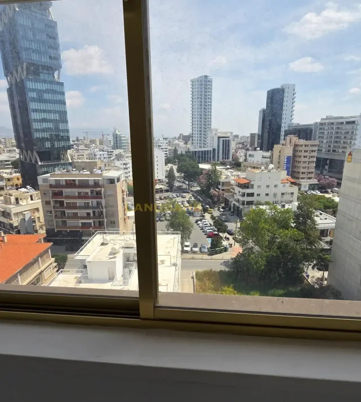 Office 120 m² for rent in Nicosia, Nicosia - Trypiotis