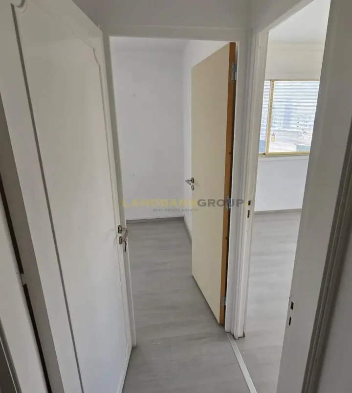 Office 120 m² for rent in Nicosia, Nicosia - Trypiotis