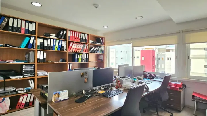 Office 214 m² for rent in Limassol, Limassol - Agia Zoni