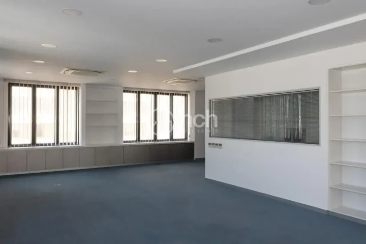 Office 237 m² for rent in Nicosia, Nicosia - Trypiotis