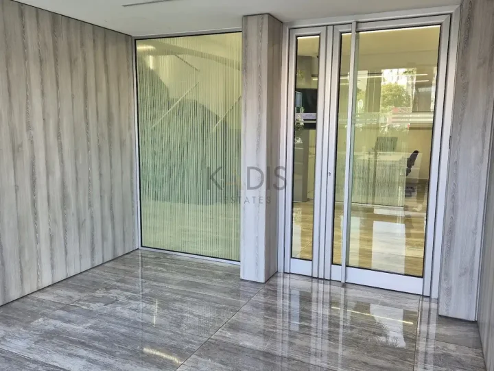 Office 300 m² for rent in Limassol, Polemidia - Agios Nikolaos