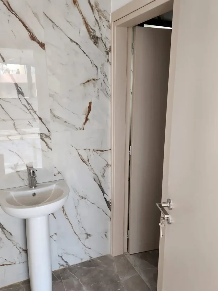 Office 430 m² for rent in Limassol, Limassol - Agia Zoni