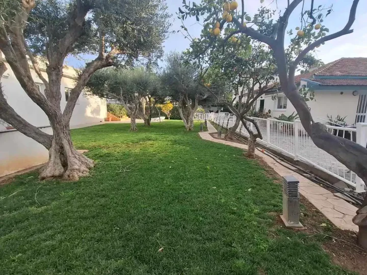 4-bedroom detached house for rent 220 m² in Limassol, Limassol - Kapsalos