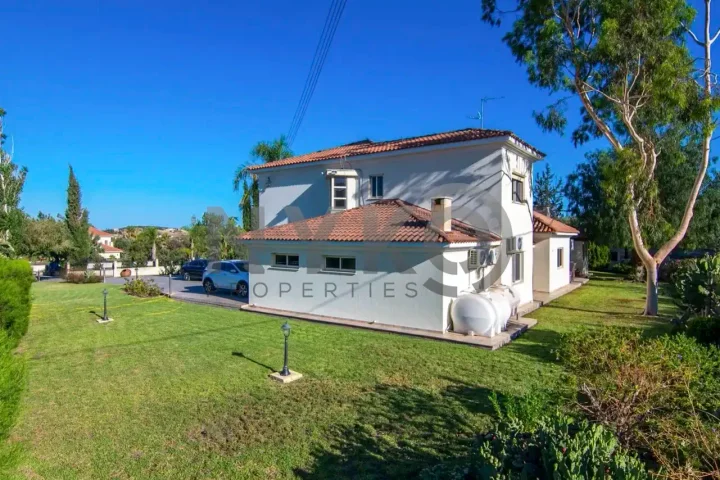 Detached house for rent 350 m² in Limassol, Parekklisia