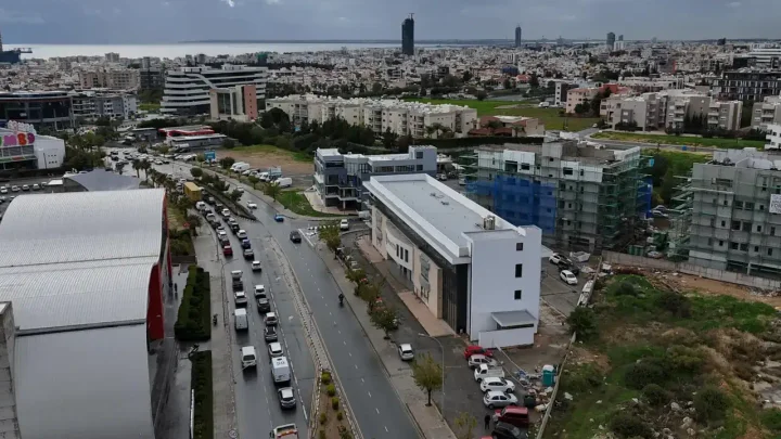 Office 640 m² for rent in Limassol, Agios Athanasios
