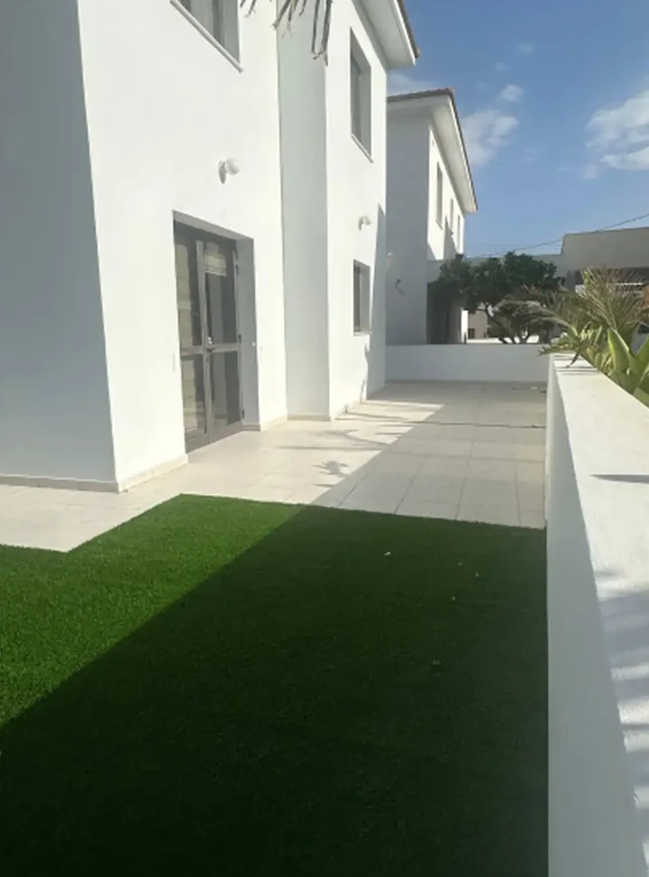 4-bedroom villa for rent 255 m² in Larnaca, Livadia Larnakas