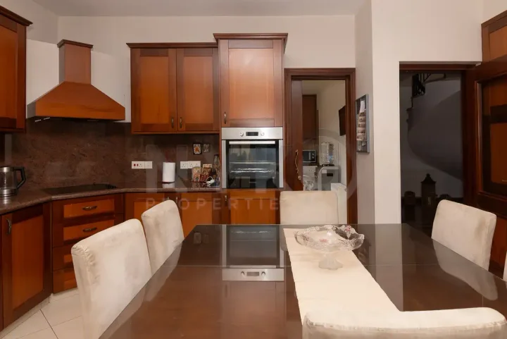 Detached house for rent 350 m² in Limassol, Parekklisia
