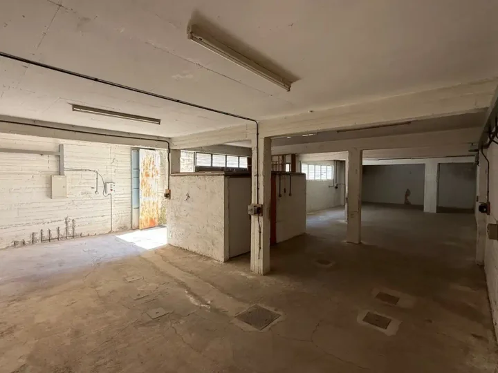 Warehouse 180 m² for rent in Limassol, Limassol - Omonia