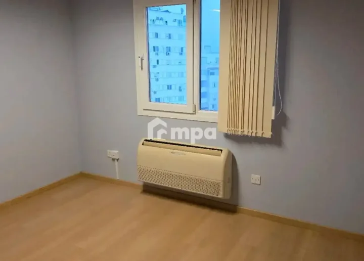 Office 250 m² for rent in Nicosia, Agioi Omologites
