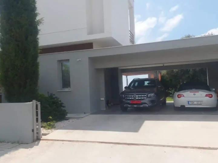 Detached house for rent 295 m² in Paphos, Mesogi