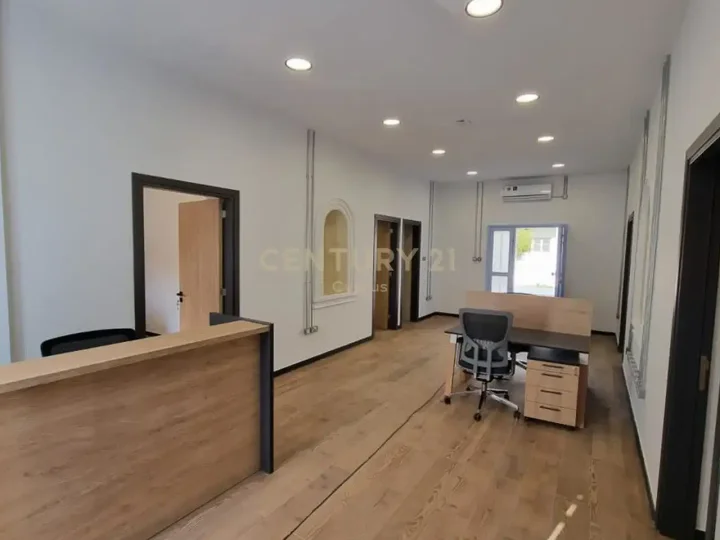 Office 140 m² for rent in Limassol, Limassol - Agia Zoni