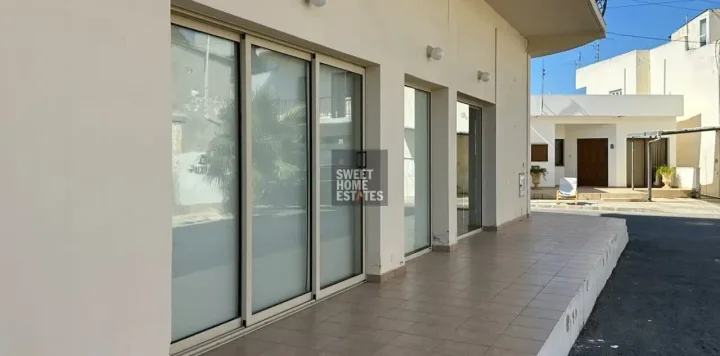 Office 100 m² for rent in Famagusta, Paralimni