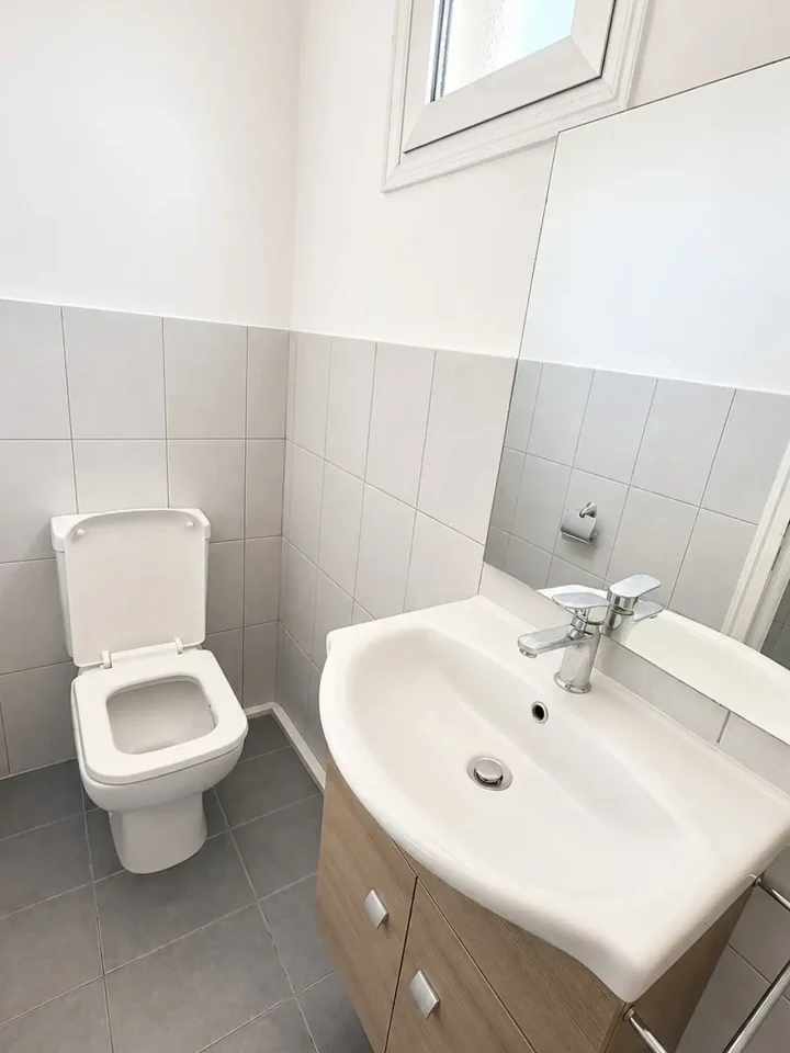 Office 190 m² for rent in Paphos, Paphos - Agios Theodoros