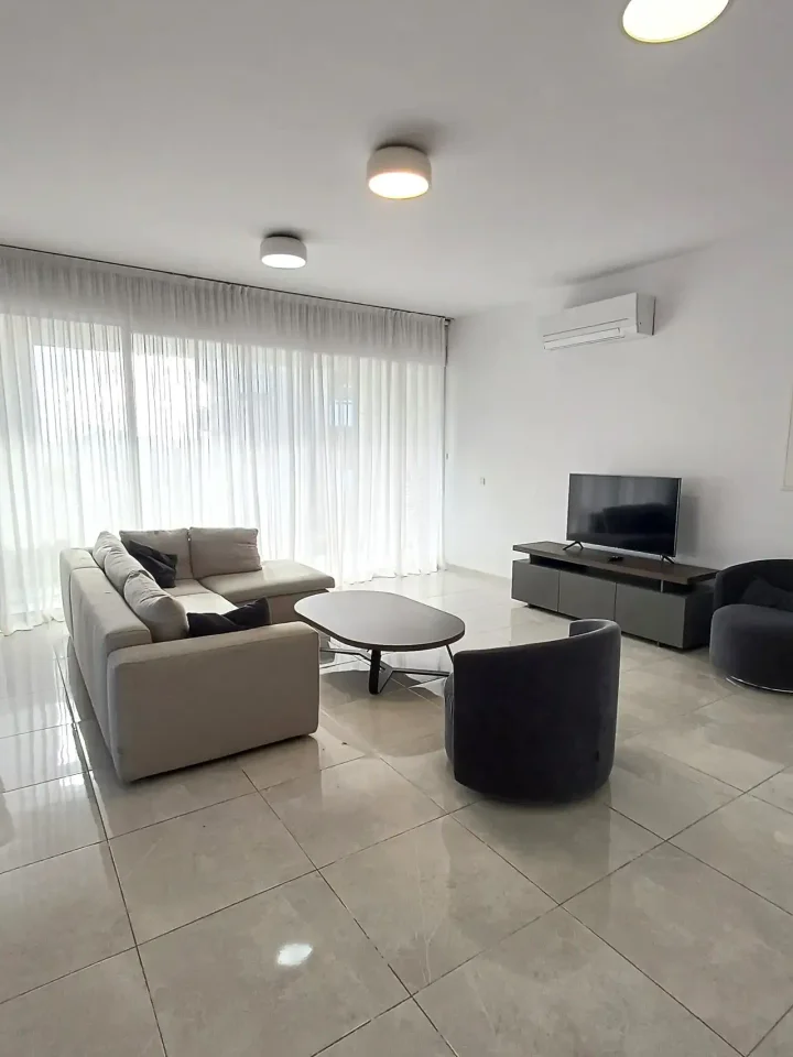 3-bedroom apartments for rent 150 m² in Limassol, Limassol - Mesa Geitonia