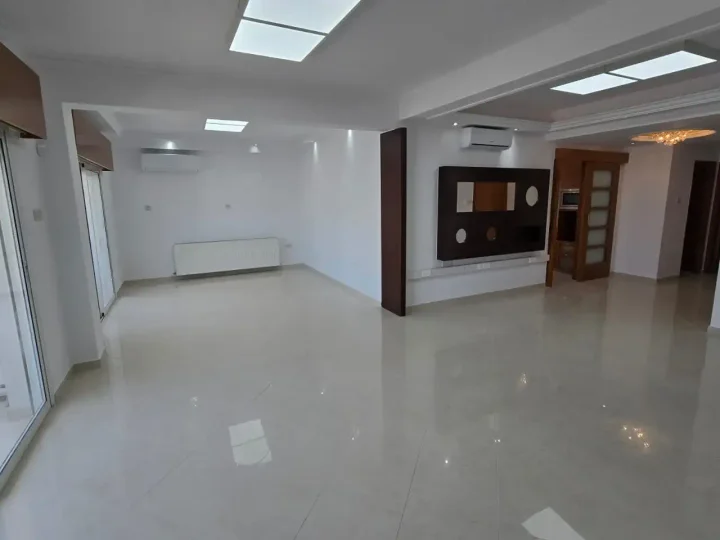 Office 185 m² for rent in Limassol, Limassol - Mesa Geitonia