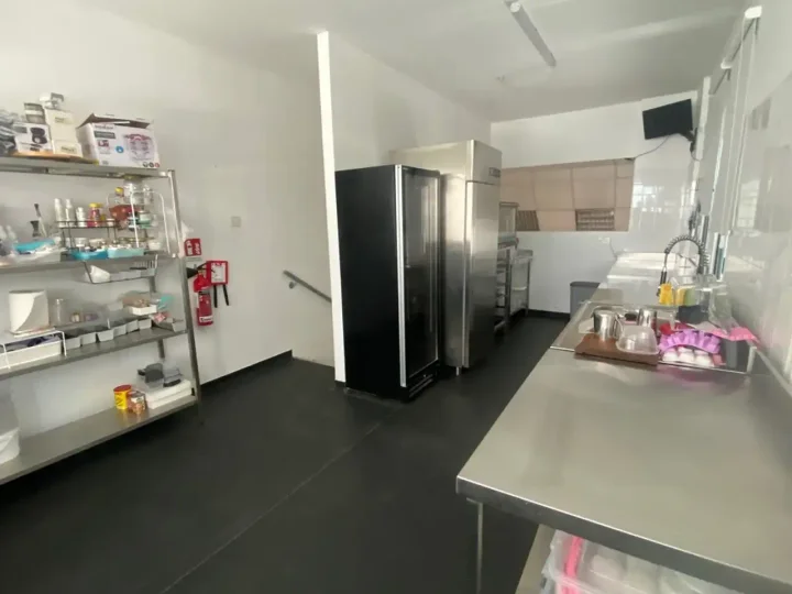 Trading area 75 m² for rent in Nicosia, Nicosia - Lykabittos