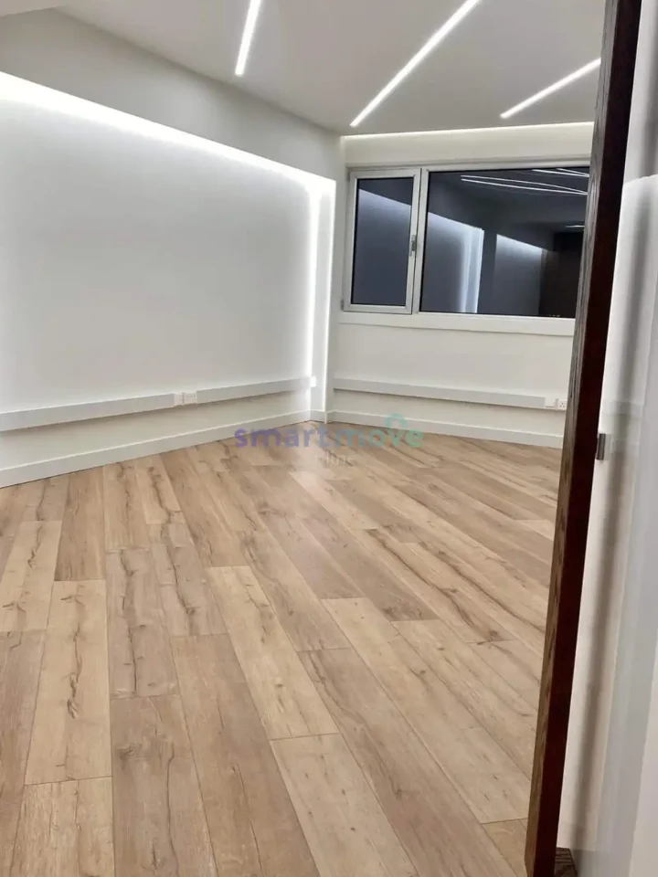 Office 72 m² for rent in Limassol, Limassol - Agia Zoni