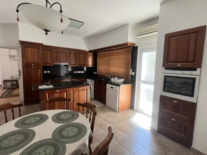 Μονοκατοικία προς ενοικίαση 220 μ² στην τοποθεσία Nicosia, Strovolos - Acropolis