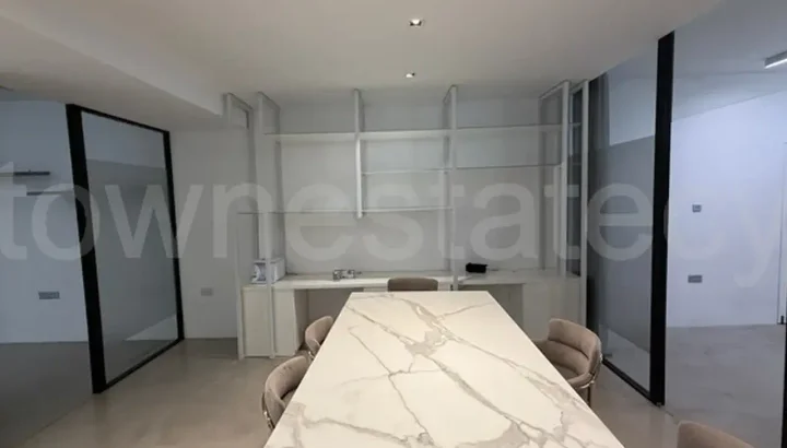 Office 80 m² for rent in Limassol, Germasogeia Tourist Area