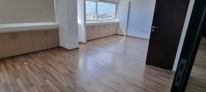 Office 377 m² for rent in Limassol, Limassol - Agia Zoni