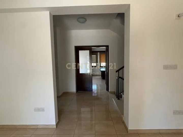 3-bedroom detached house for rent 180 m² in Limassol, Agios Athanasios