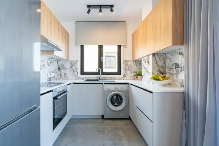 2-bedroom apartments for rent 80 m² in Larnaca, Larnaka - Finikoudes