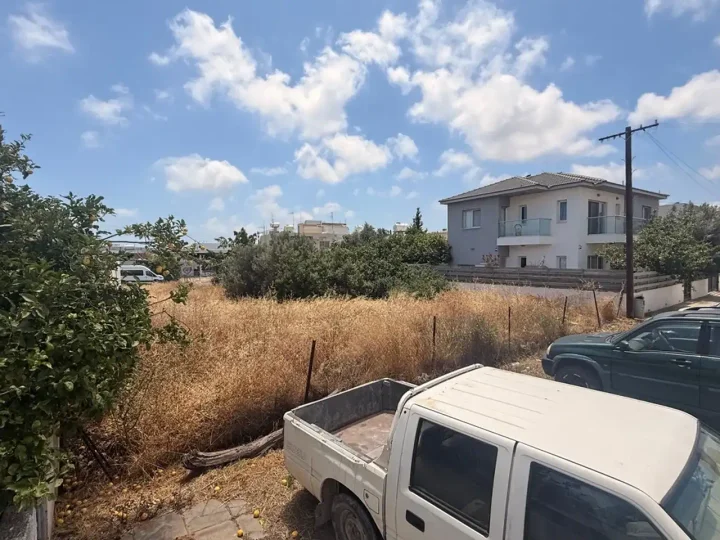 Plot of land for rent 755 m² in Limassol, Polemidia - Apostolos Varnavas