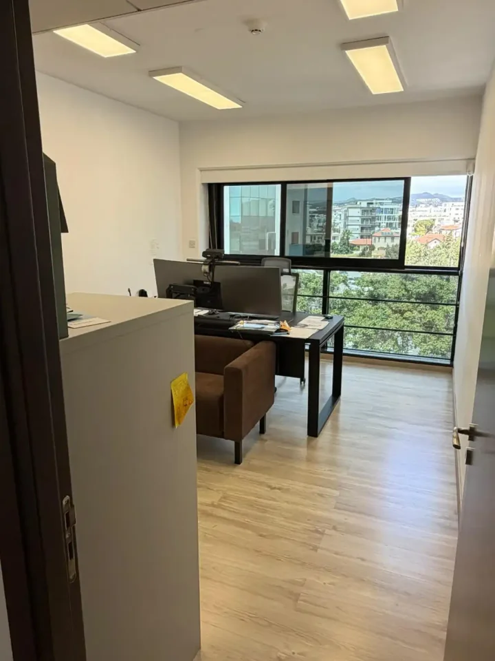 Office 150 m² for rent in Limassol, Limassol - Petrou Kai Pavlou