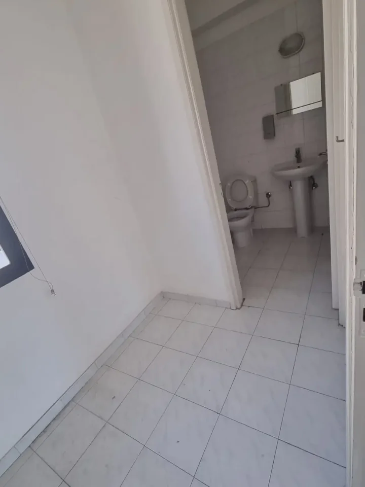 Office 168 m² for rent in Limassol, Limassol - Agia Zoni
