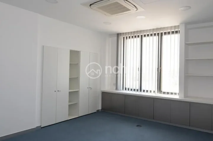 Office 237 m² for rent in Nicosia, Nicosia - Trypiotis