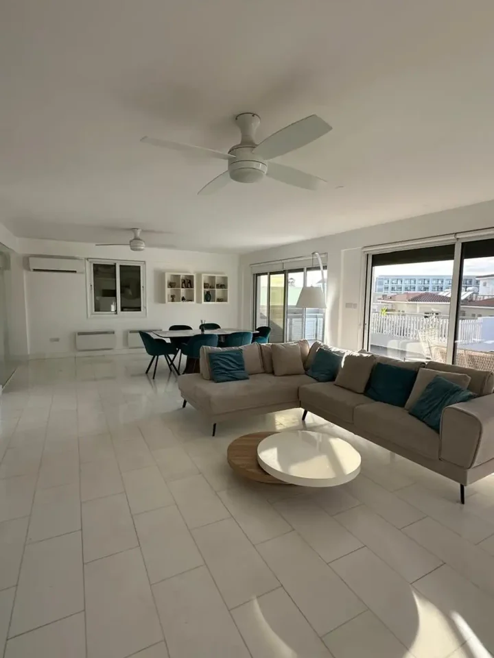 Penthouse for rent 138 m² in Paphos, Paphos - Agios Theodoros