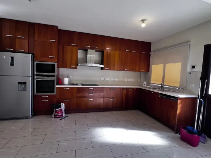 4-bedroom detached house for rent 280 m² in Nicosia, Strovolos - Chryseleousa