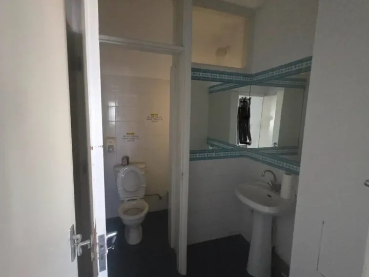 Office 130 m² for rent in Limassol, Limassol - Neapolis