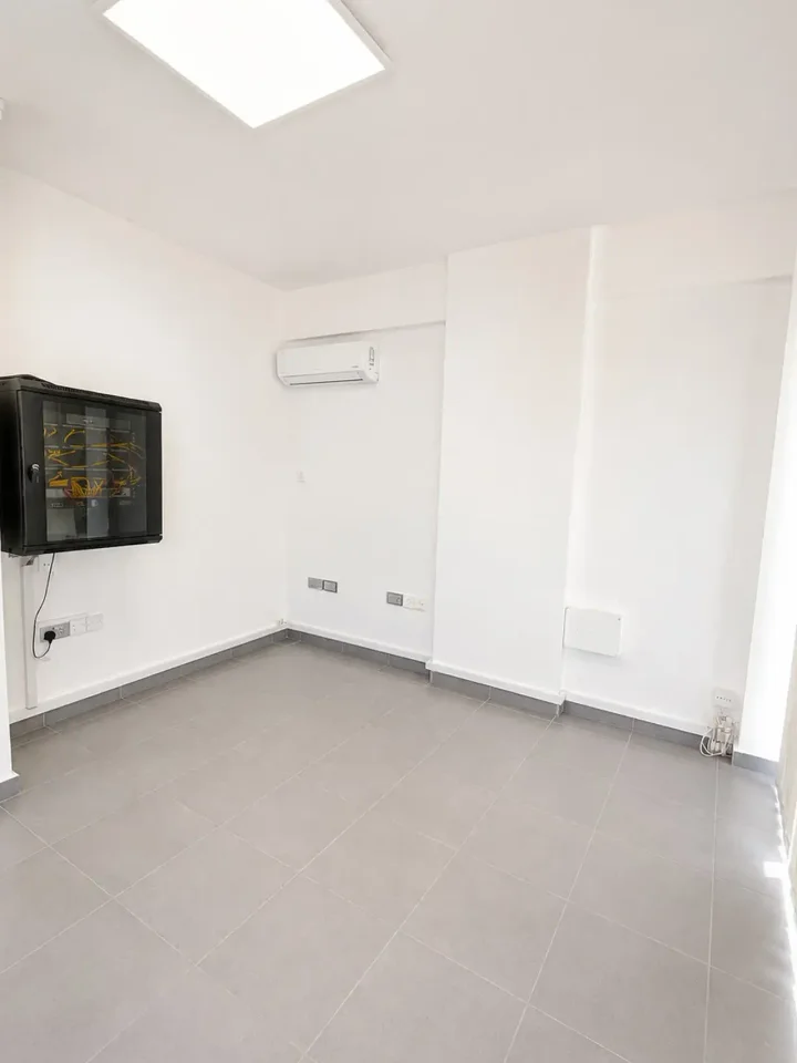 Office 190 m² for rent in Paphos, Paphos - Agios Theodoros