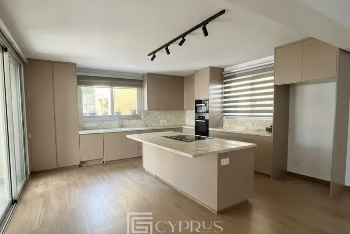 4-bedroom apartments for rent 246 m² in Paphos, Paphos - Anavargos