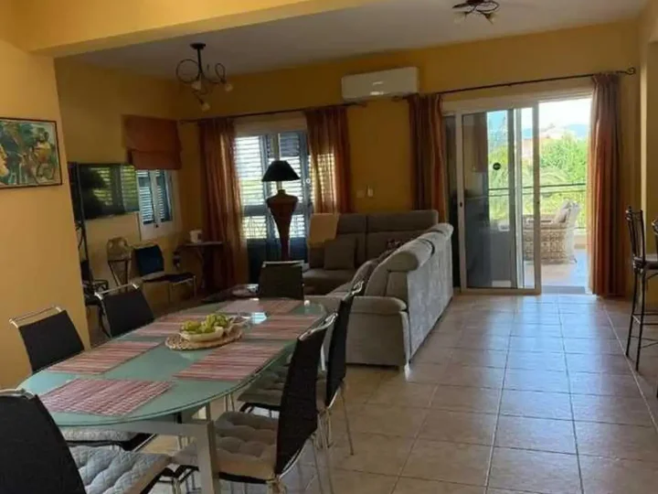 4-bedroom detached house for rent 240 m² in Paphos, Latsi