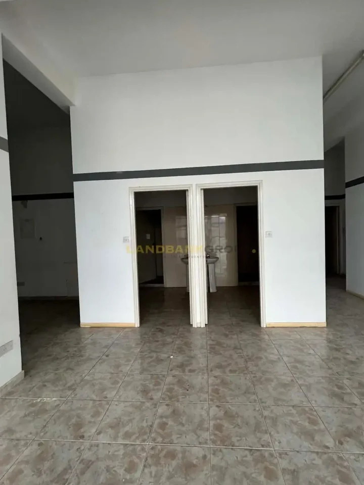 Офис 500 м² в аренду в Nicosia, Egkomi