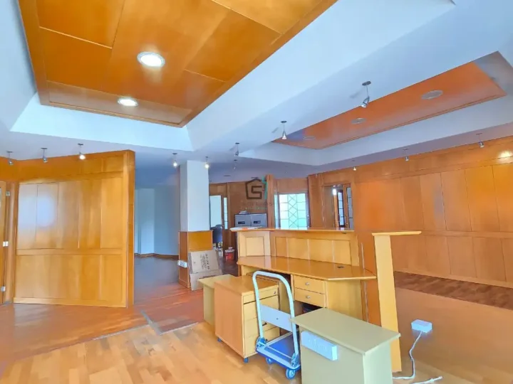 Office 200 m² for rent in Limassol, Limassol - Agios Nektarios