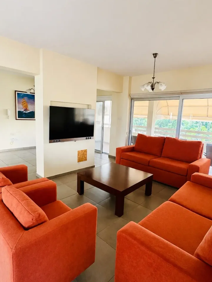 4-bedroom apartments for rent 195 m² in Nicosia, Nicosia - Lykabittos