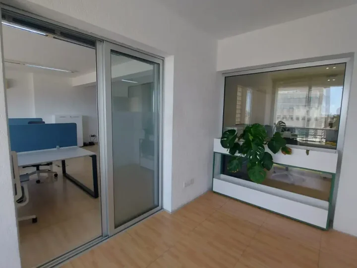 Office 240 m² for rent in Nicosia, Egkomi